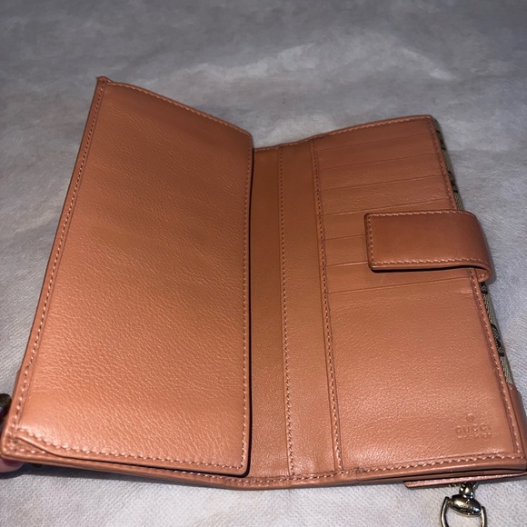 Gucci Canvas Guccisima Continental Wallet - Pink and Tan
PREOWNED/USED - Picture 4 of 7